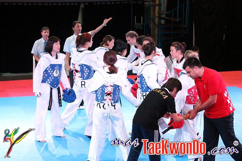 2012-11-25_392x_world-cup-taekwondo-team_166